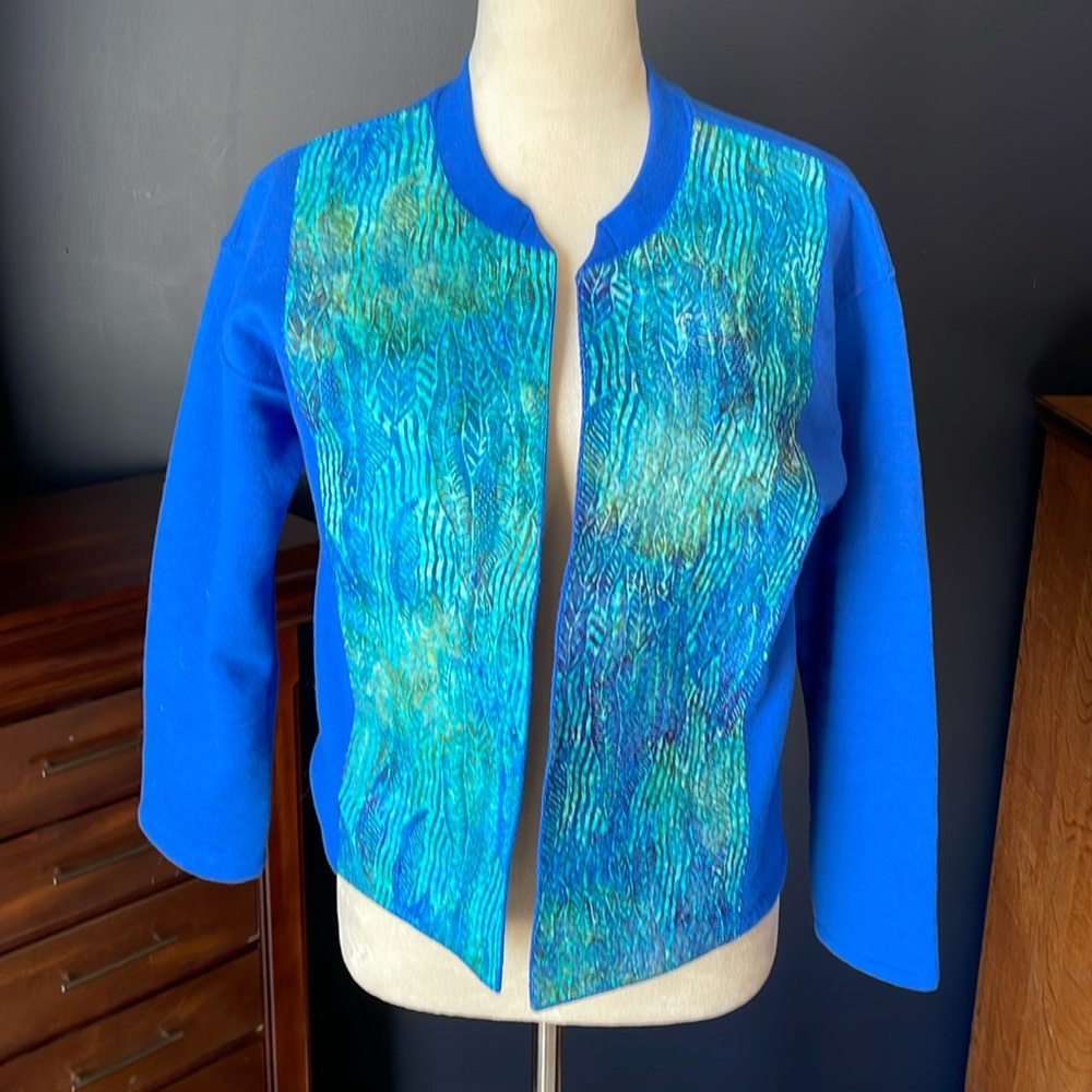 Quilted Front Repurposed Gildan Sweatshirt in‎ Cardigan Style Small